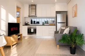 The Loft - Modern 1BR Glebe, Near CBD & Sydney Uni - Walk to Markets - Image 3