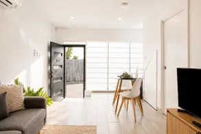 The Loft - Modern 1BR Glebe, Near CBD & Sydney Uni - Walk to Markets - Image 2