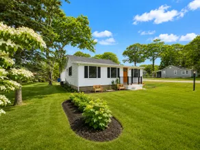Parkwood Beach Cottage For Two / Walk to Beach - Image 4