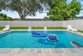 The Stunning Miramar luxe Retreat | 3BR/2BA - Image 3