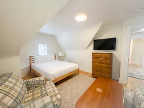 Centre of Wolfville 3rd Floor View 2BR & 3 Queen Beds - Image 4
