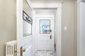 Beautiful Apartment with glass porch down town! - Image 2