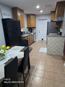 Spacious Family Getaway • Sleeps 8+ - Image 3