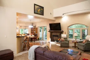 Rogue River Magnolia House - Image 2