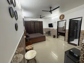 Peaceful Flat Near prem mandir/Park & Balcony View - Image 4