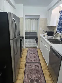 Cozy Home Minutes from Pearson Airport - Image 3