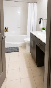 2BR Modern Downtown Tulsa Stay Near BOK Center - Image 5