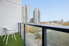 Chic 2BR Urban High-Rise Scenic City Views - Image 3