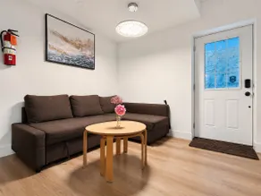 Upscale Private Suite with Separate Entrance - Sleeps 4 - Image 2