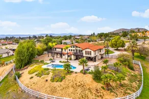 Gorgeous Wine Country Home with 4 Master Suites - Image 3