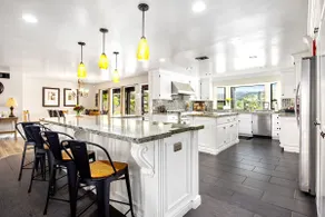 Gorgeous Wine Country Home with 4 Master Suites - Image 2