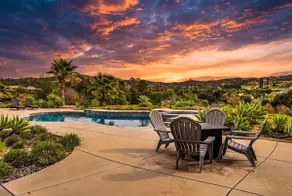 Gorgeous Wine Country Home with 4 Master Suites - Image 4