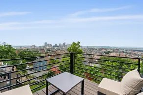 City View Perch Walkable Apt - Image 4