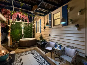 Santorini Staycation Retreat +Hot Tub & Bungalow - Image 5