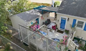 Santorini Staycation Retreat +Hot Tub & Bungalow - Image 4
