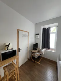 Nice modern and functional studio. - Image 5