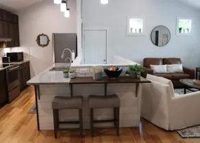 NEW Modern Comfort, I-70, Wifi, Work, Family Hub - Image 5