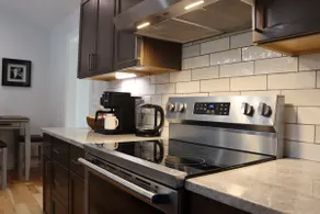 NEW Modern Comfort, I-70, Wifi, Work, Family Hub - Image 4