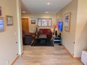 Spacious Guest Suite in Quiet Neighborhood - Image 4