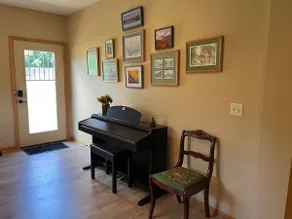 Spacious Guest Suite in Quiet Neighborhood - Image 3
