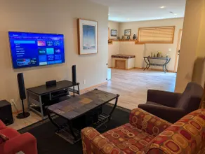 Spacious Guest Suite in Quiet Neighborhood - Image 2