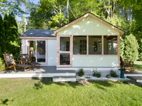 Charming Waterfront Cottage w/ Dock & River Views - Image 5