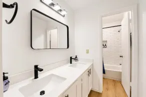 Spacious 2BR King Suite w Gym&Pool close to DT - Image 4