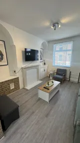 Station Side home Free Parking - Image 3