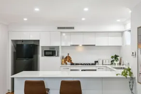 Luxury 5-Bed Home near Scarborough for Long Stays - Image 4