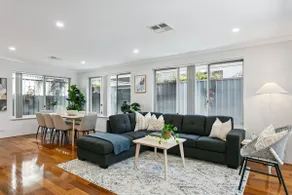 Luxury 5-Bed Home near Scarborough for Long Stays - Image 5