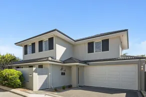 Luxury 5-Bed Home near Scarborough for Long Stays - Image 2
