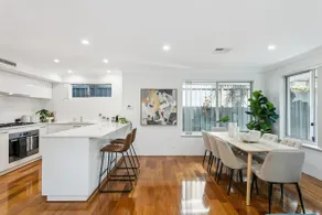 Luxury 5-Bed Home near Scarborough for Long Stays - Image 3