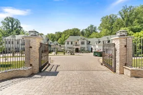 Elegant 7BR Duplex Estate | Cinema • BBQ • Parking - Image 3