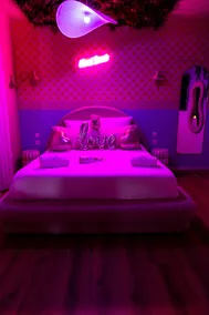 Miami Secret • Air conditioning, 2-seater hot tub & home theater - Image 3