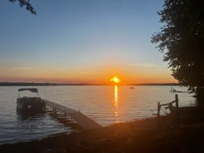 Lake Cottage with an amazing sunsets - Image 2