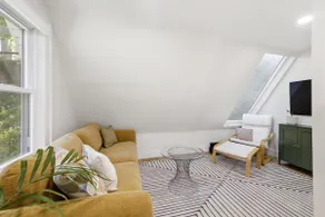 Charming Oyster Bay Cottage - Walkable to Town - Image 3
