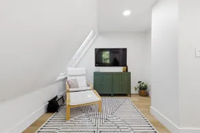 Charming Oyster Bay Cottage - Walkable to Town - Image 4