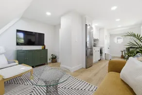 Charming Oyster Bay Cottage - Walkable to Town - Image 5