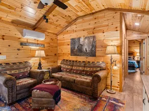 Cozy Modern Cabin for Couples - Image 2