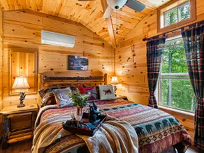 Cozy Modern Cabin for Couples - Image 3