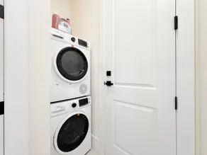 Stylish Private Suite near Richmond Centre 1BDR - Image 5
