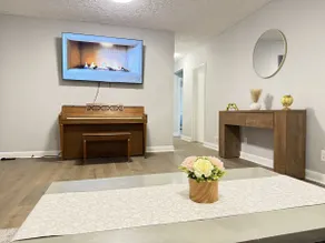 Light-Filled 3BR Home with Full Kitchen - Image 4