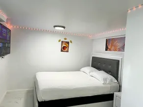 Chic Apartment Perfect for Getaways - Image 3