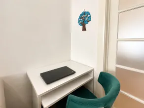 Cozy 2-Level Entire Unit in Toronto w/Parking - Image 4