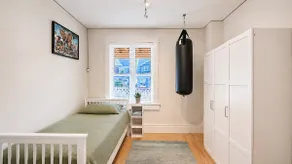 Cozy 2-Level Entire Unit in Toronto w/Parking - Image 2