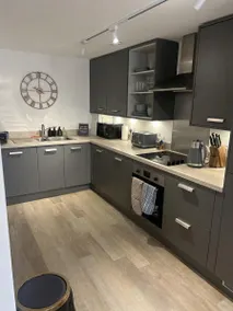 Panoramic View City Centre Apartment And Free Netflix - Image 5