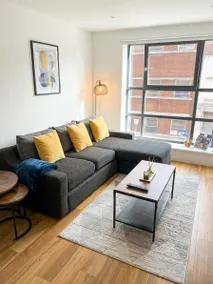 Panoramic View City Centre Apartment And Free Netflix - Image 2