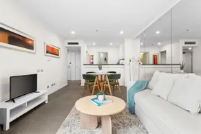 Stylish 1BR in The Rocks with Pool, Gym and Spa - Image 4