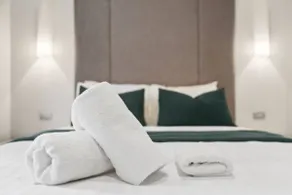 Stylish 1BR in The Rocks with Pool, Gym and Spa - Image 3