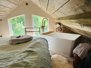 Yew Tree Lodge The Golden Valley View Retreat - Image 3